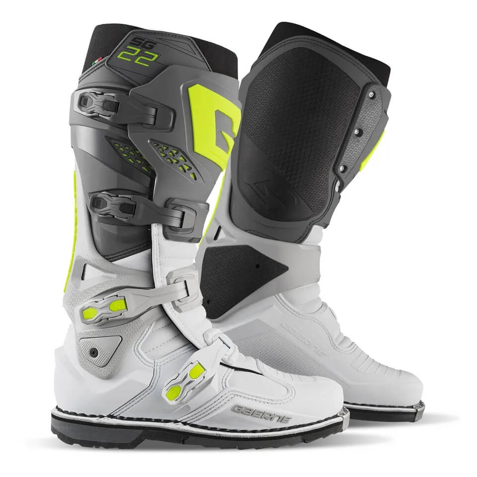 foto da bota de motocross gaerne sg 22 cor cinza e branco.