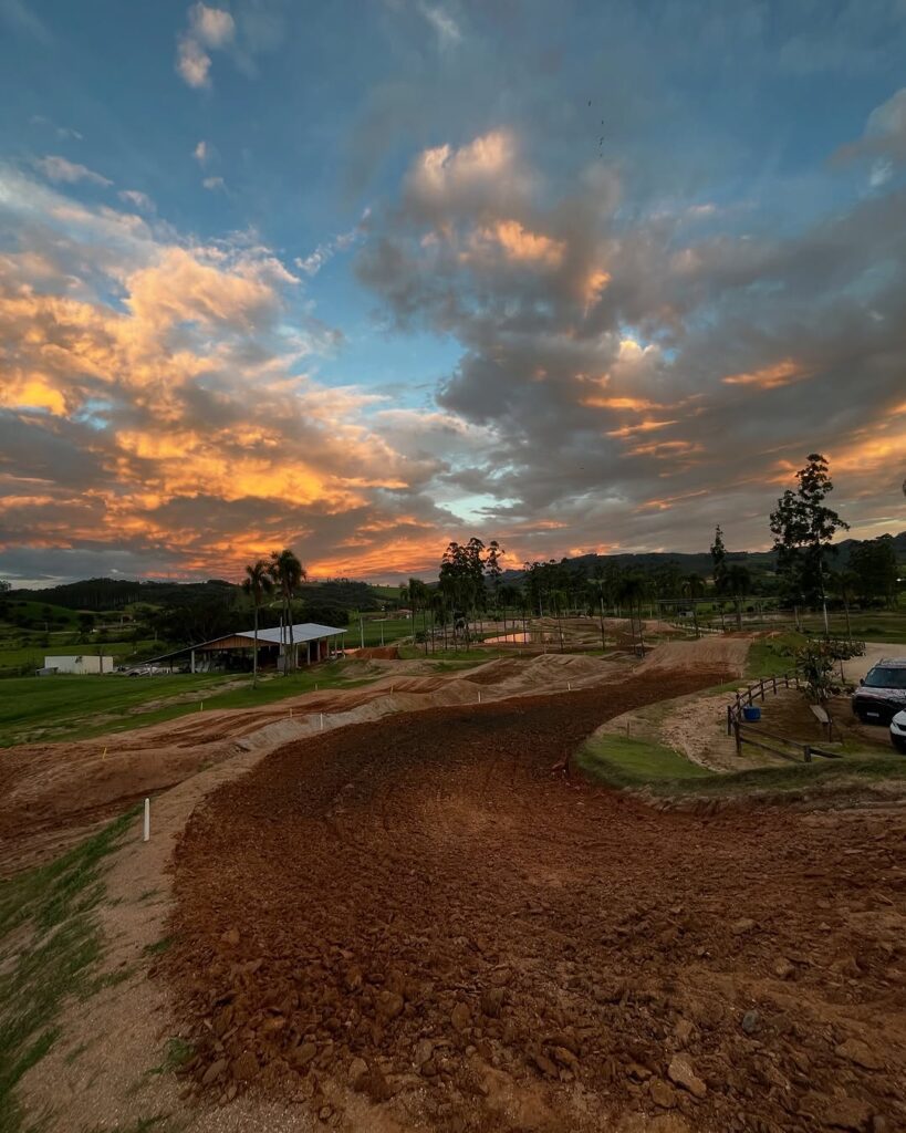 foto ct lorenzo, centro de treinamento de motocross em rio fortuna santa catarina.