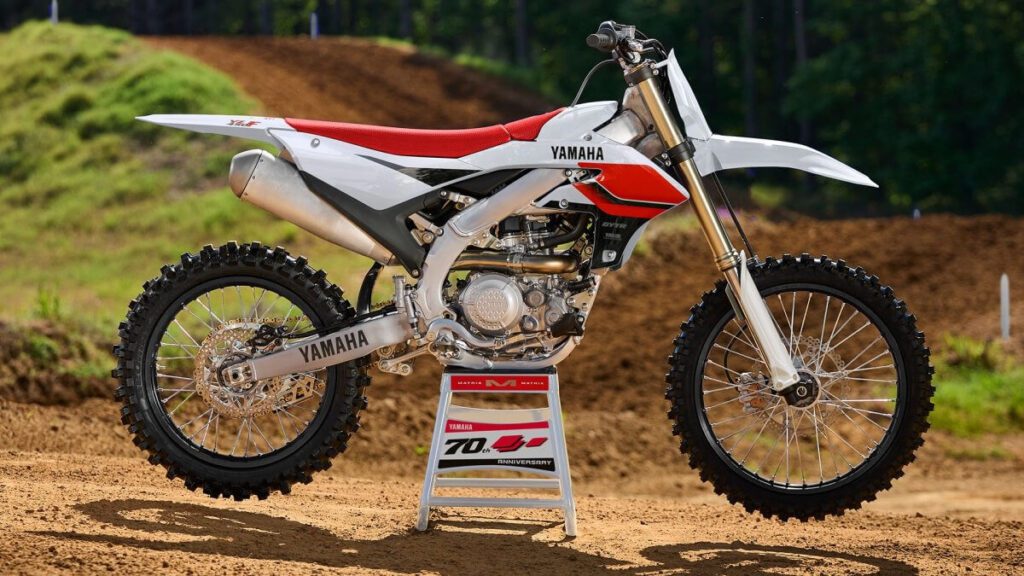 Yamaha YZ450F 2026 edição comemorativa de aniversário 70 anos