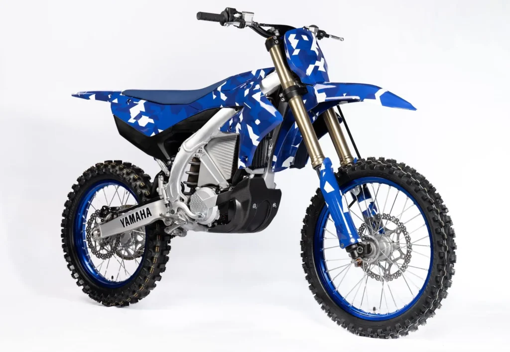 imagem da moto de motocross elétrica Yamaha YE-01 lado direito